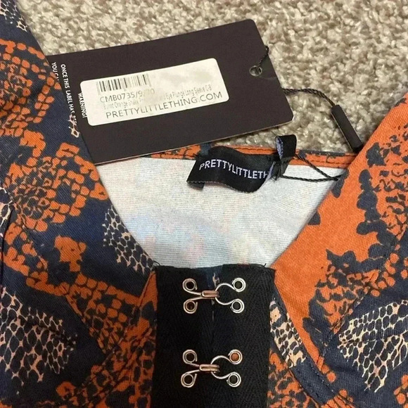 Pretty little thing burnt orange snakeskin plunge long sleeve - Picture 2 of 2